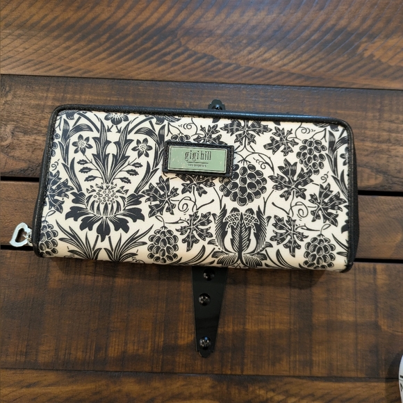 Gigi Hill Long Wallet Like New - Picture 1 of 9
